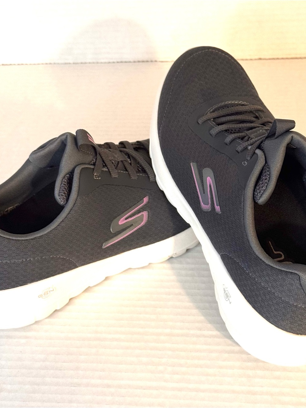 Skechers Go Walk Air Cooled Goga Mat Women's Gray Athletic Slip-On Sneakers